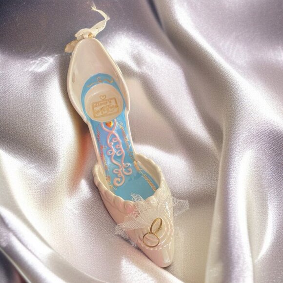 Here Comes the Bride Diane’s Happy Toes Votive Candle Porcelain Wedding 5" x 8" - Picture 16 of 16